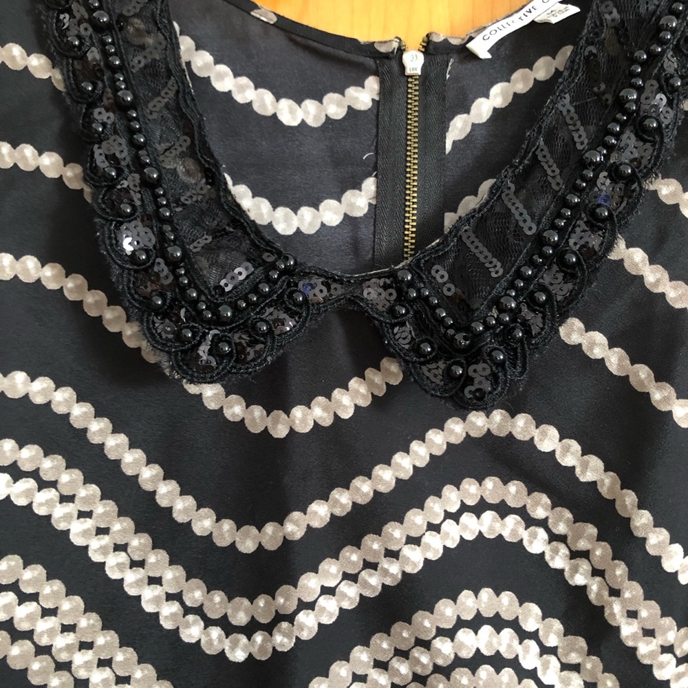 T-shirt with pearl design and embellished collar